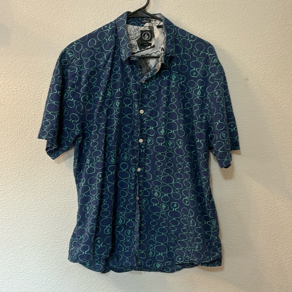Volcom Classic fit short sleeve button down size XL